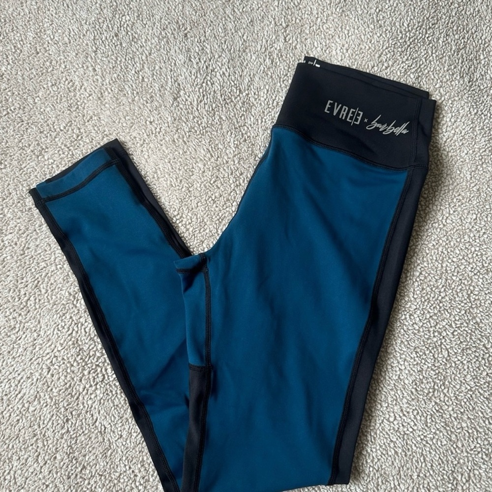 Evree x Barbella Workout Set - Picture 2 of 8